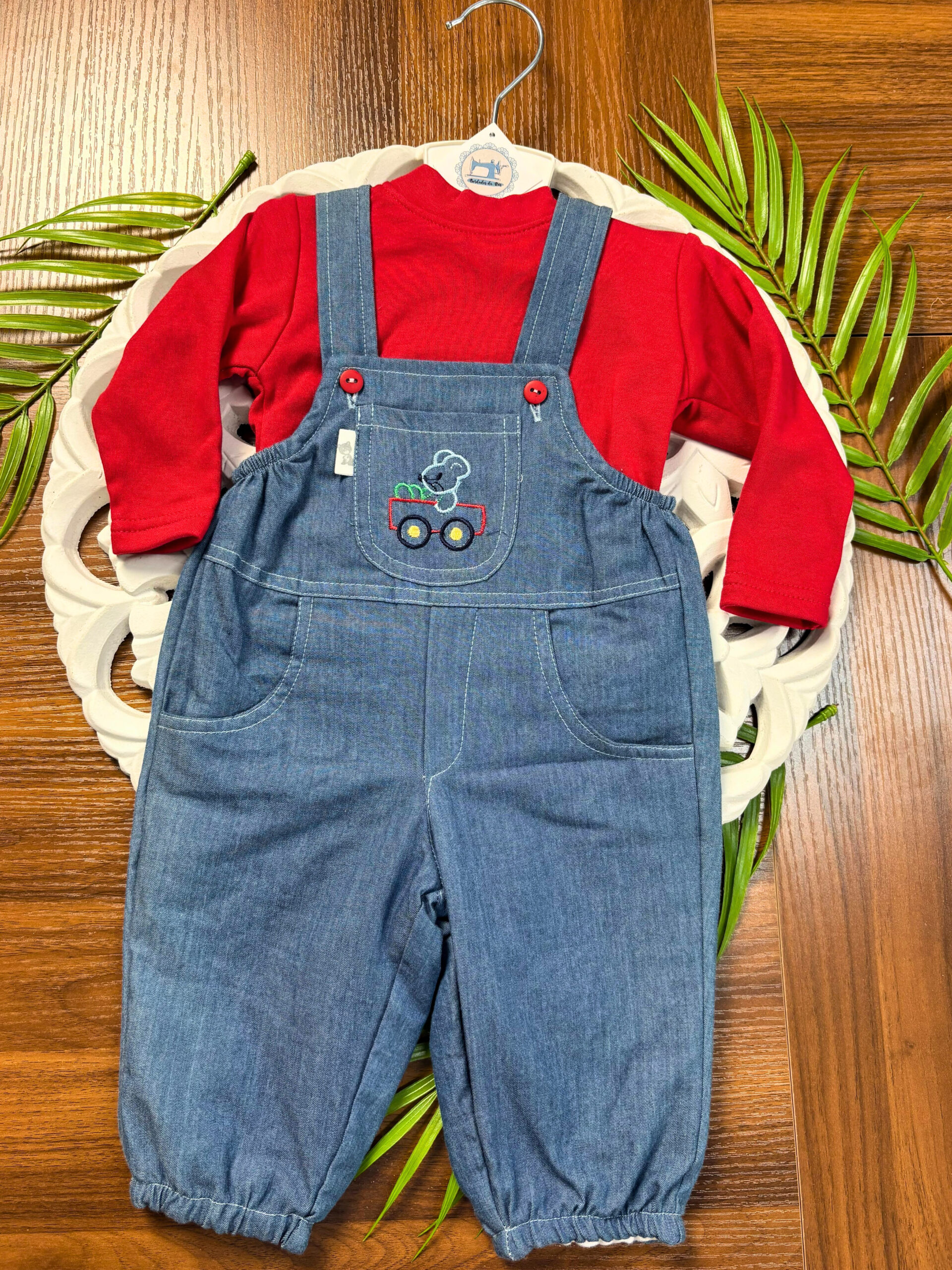 Jardineira Ratinho no Trator de Menino