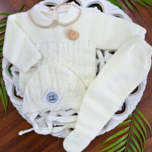 Conjunto de 3 Peças em Malha com Pompom