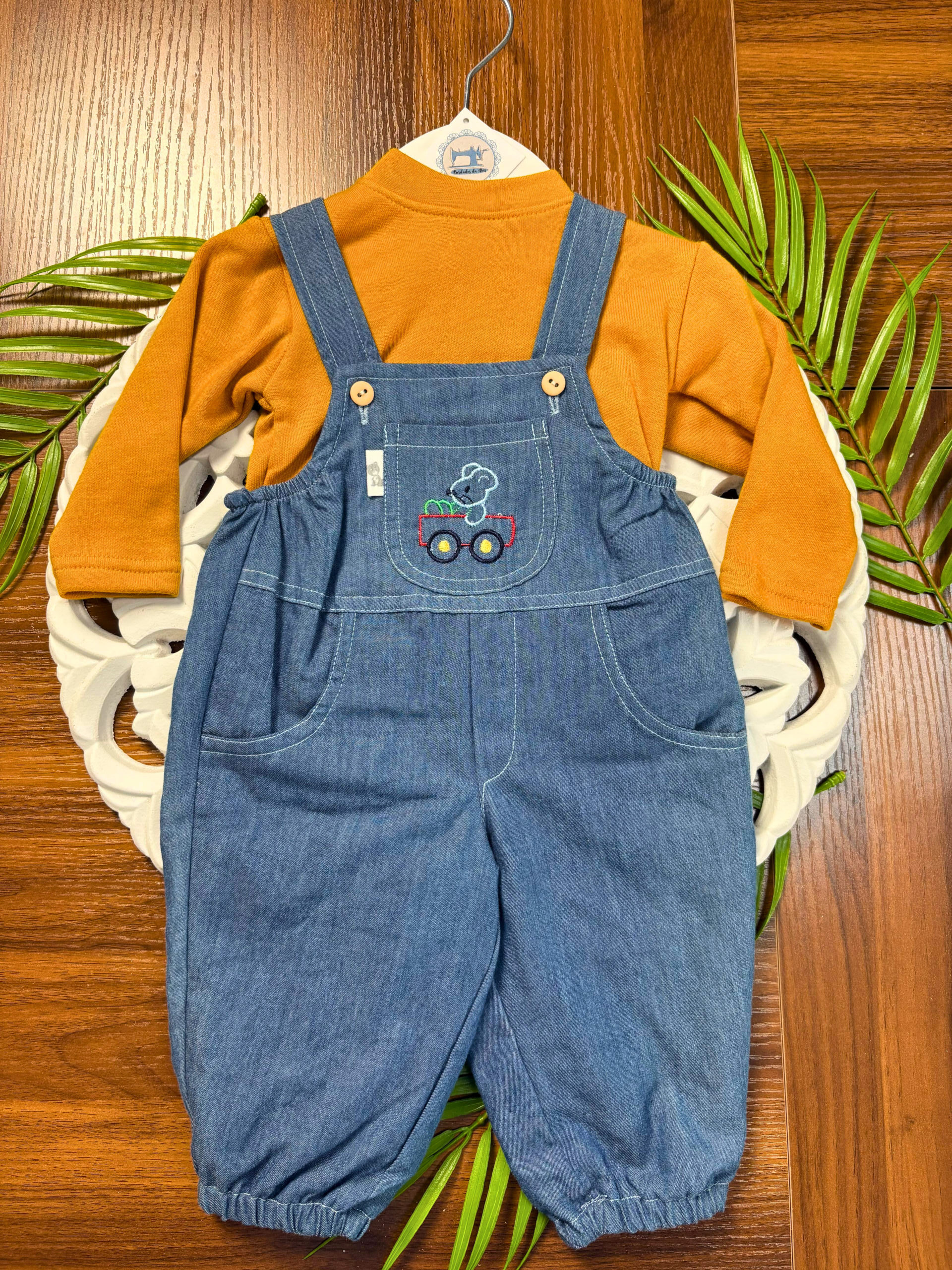 Jardineira Ratinho no Trator de Menino