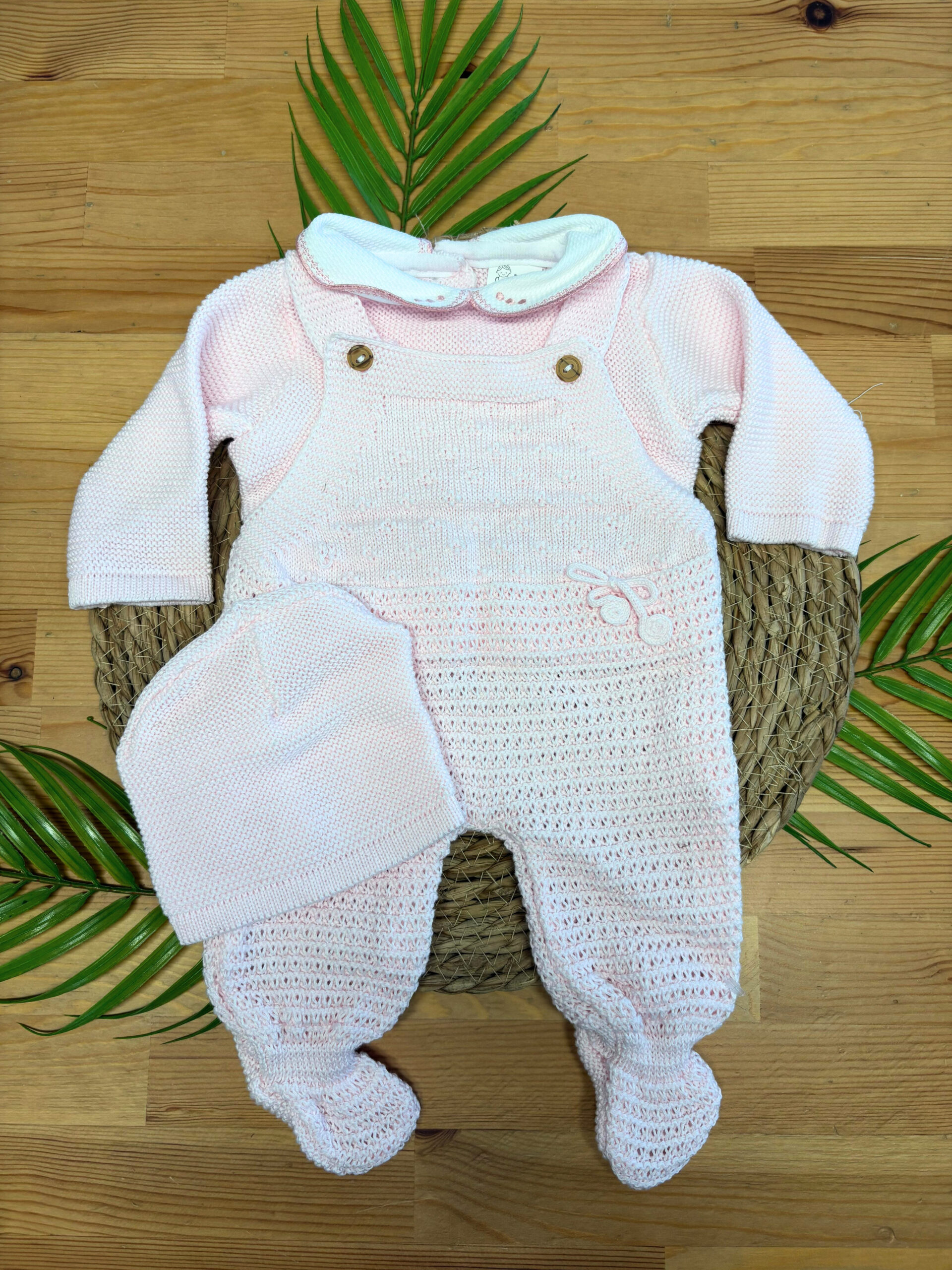 Jardineira com Camisola e Gorro de Malha