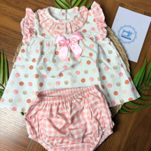 Conjunto de Blusa e Cueiro às Bolinhas