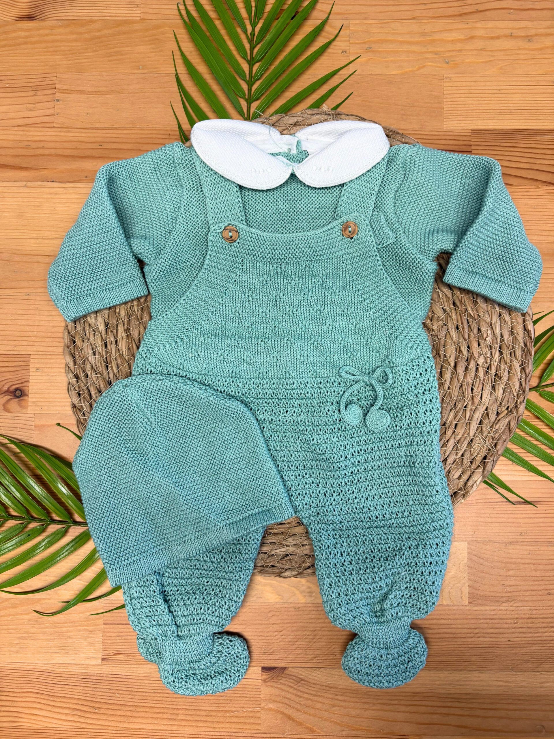 Jardineira com Camisola e Gorro de Malha