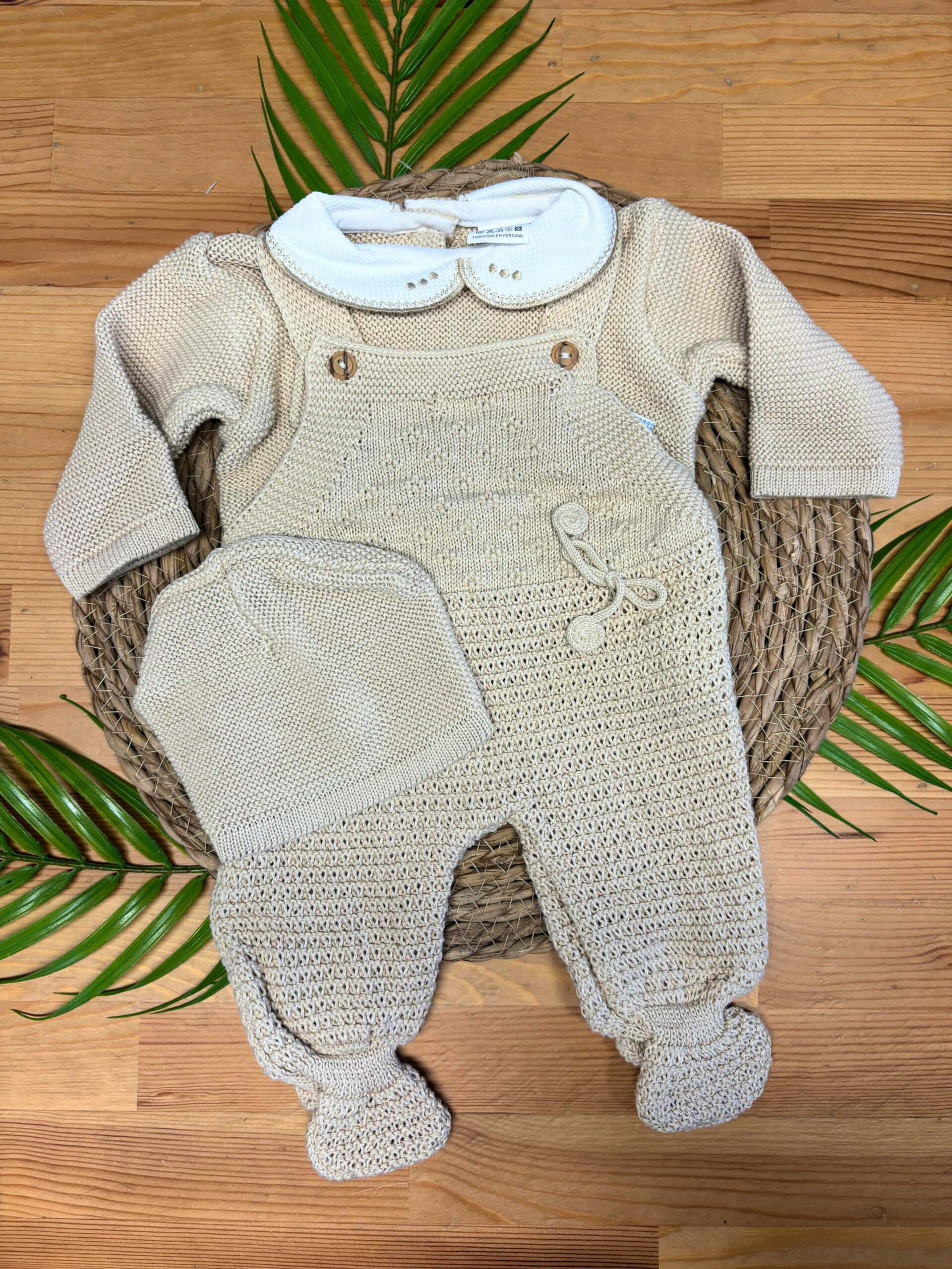 Jardineira com Camisola e Gorro de Malha